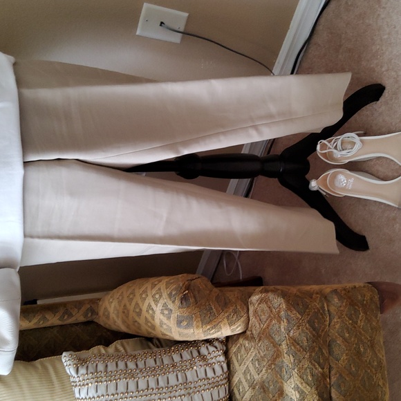 Vince Camuto Khaki Capri. - Picture 2 of 7